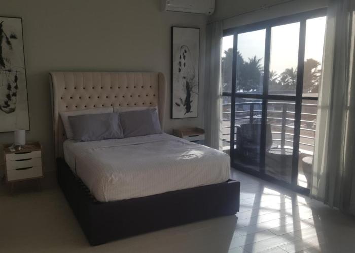 WATERFRONT FLAT 4 BEDROOM