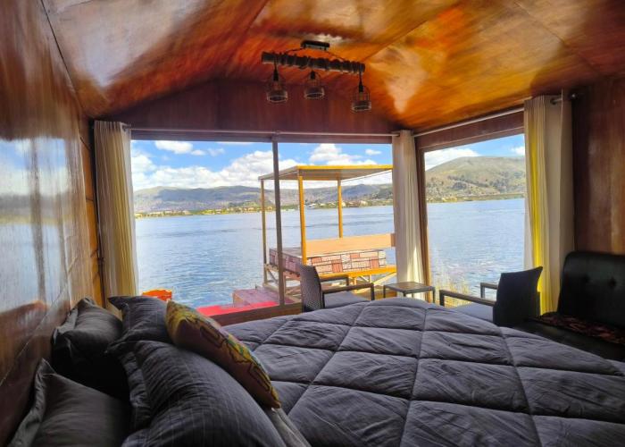 Uros Quechua`s Lodge Titicaca