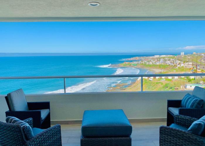 BEACHFRONT CONDO w POOLS STEPS TO BEACH & MINS TO DT