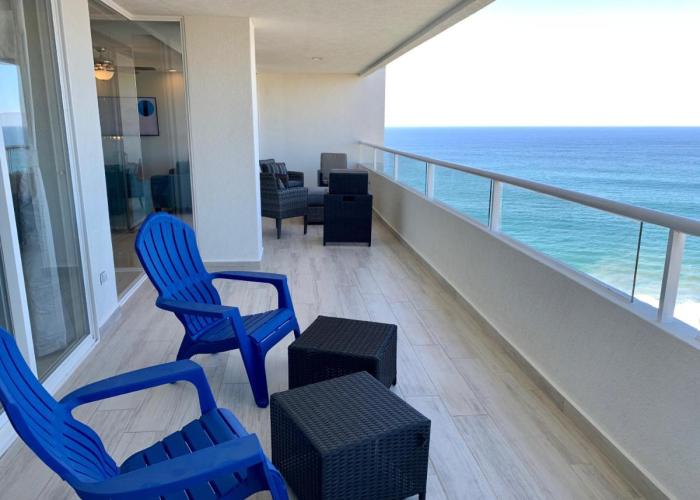 BEACHFRONT CONDO w POOLS STEPS TO BEACH & MINS TO DT