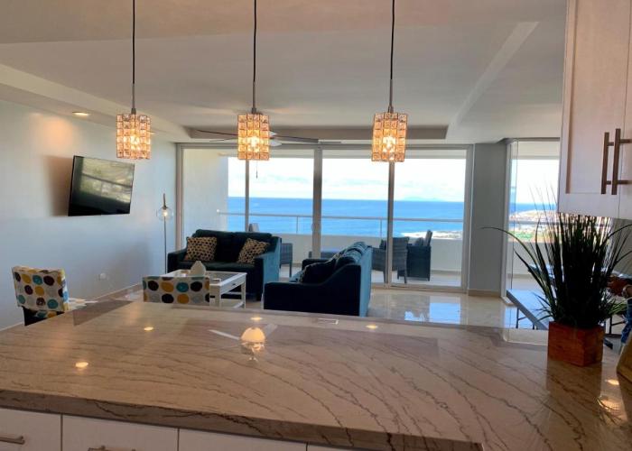 BEACHFRONT CONDO w POOLS STEPS TO BEACH & MINS TO DT