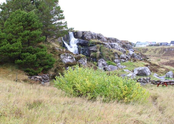 Red Robin - Vacation homes next to Svartifossur waterfall