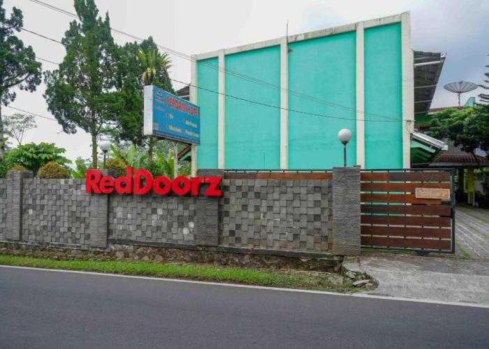 RedDoorz near Lokawisata Baturaden