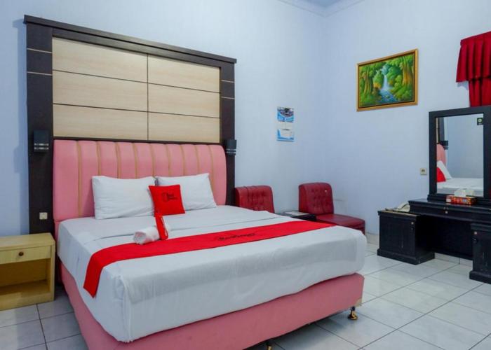 RedDoorz Plus Syariah near Stasiun Pekalongan 2