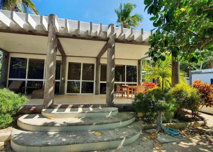 Pili Beach Resort Agmanic