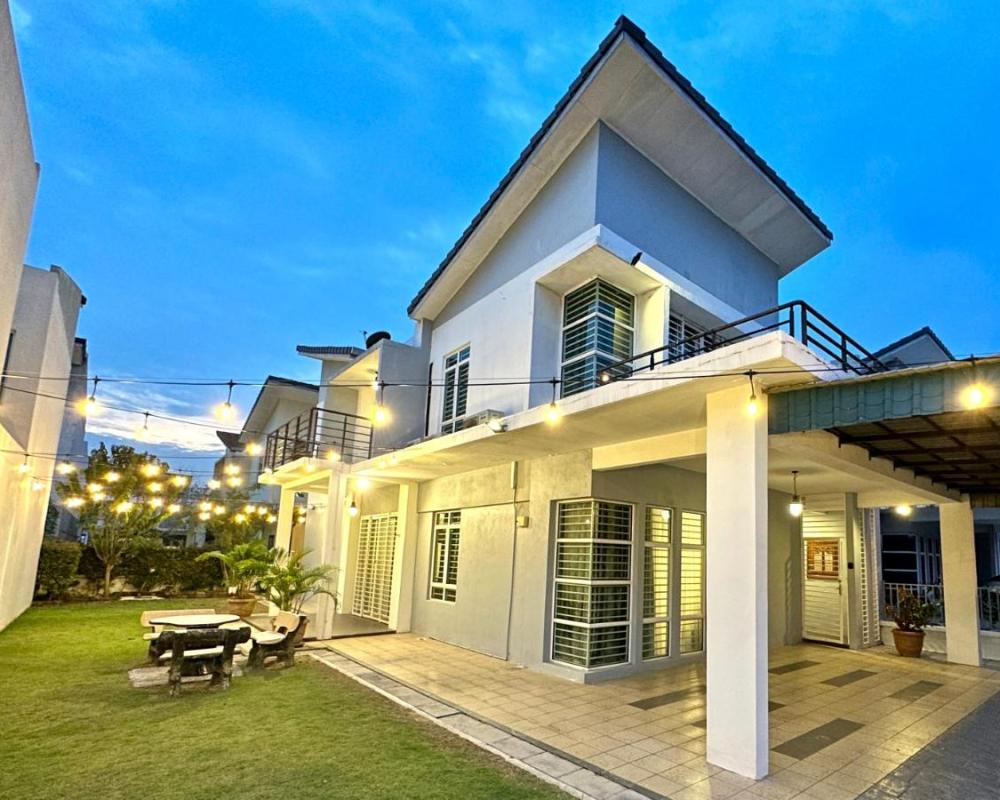 BNB Casa Grande at Rawang - spacious, 15 pax and WiFi