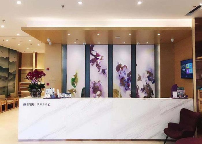Lavande Hotel Zigong Tanmulin Lantern Park