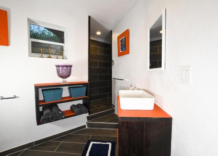 Orange Cottage - At Orange Hill