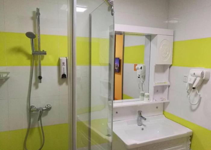 7Days Inn Danyang Train Station Wuyue Square Branch