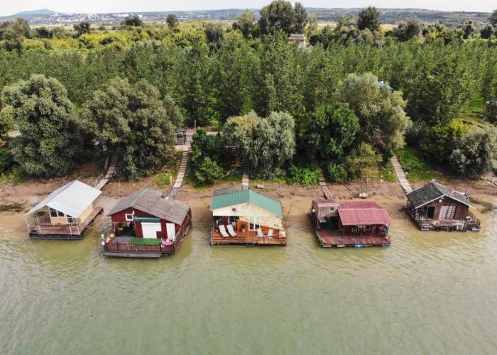 Sagando - Floating house on Sava river
