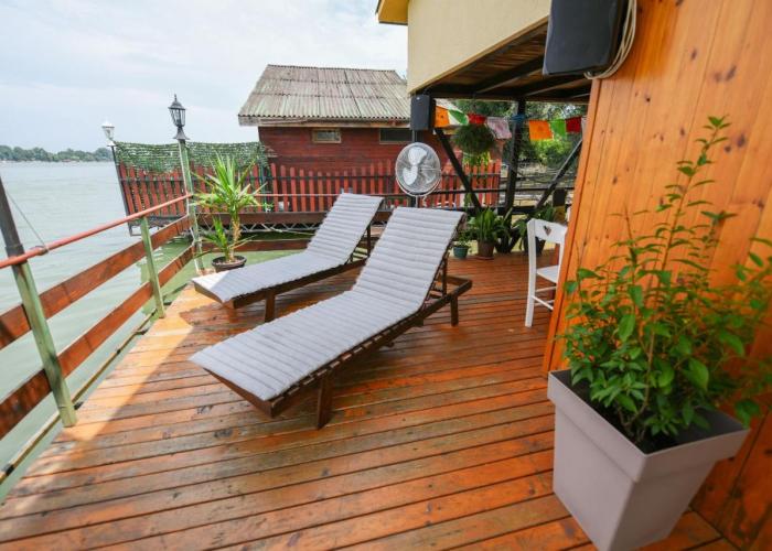 Sagando - Floating house on Sava river