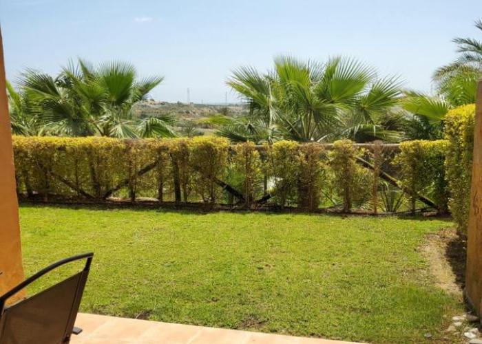 BAJO con JARDÍN PROPIO EN VALLE DEL ESTE GOLF!!