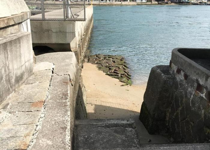 step pier