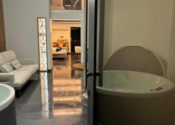 J Luxury Home