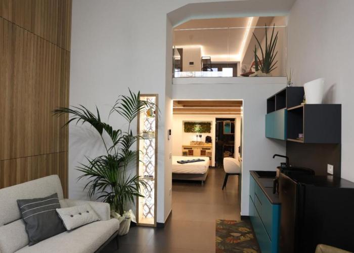 J Luxury Home