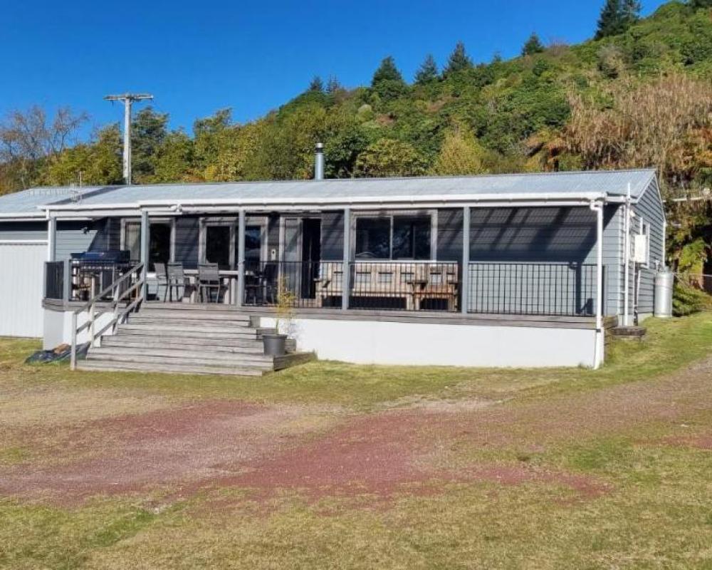 The Lake House - Taupo Holiday Home