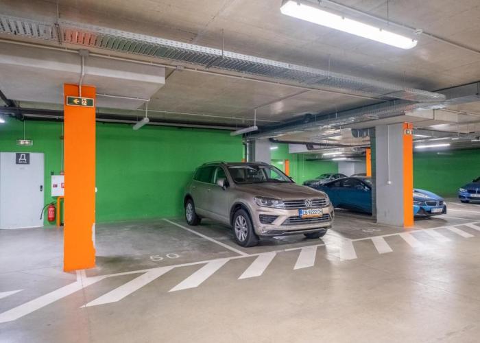 Arcadia Apartment, Park and Parking
