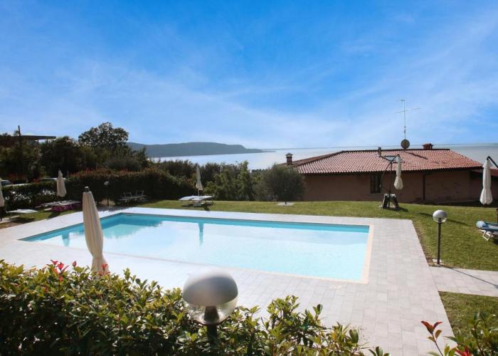 Panorama lake view, pool & garden, 2 bathrooms, kingsize & single-beds, fast Internet