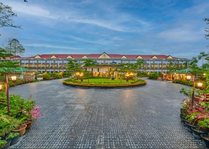MAYFAIR Tea Resort