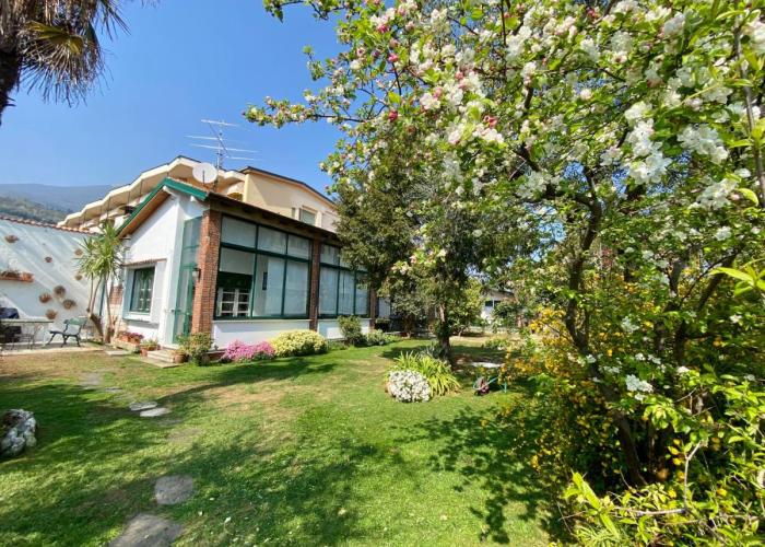 Casa vacanze Gabbianella villa con giardino lungolago Maderno