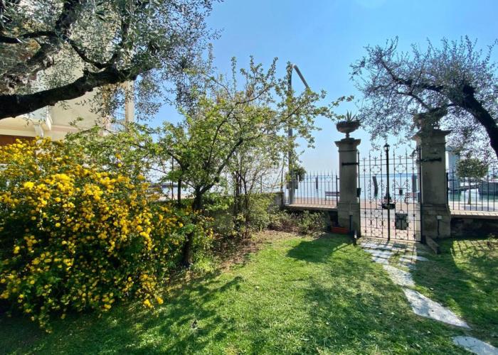 Casa vacanze Gabbianella villa con giardino lungolago Maderno