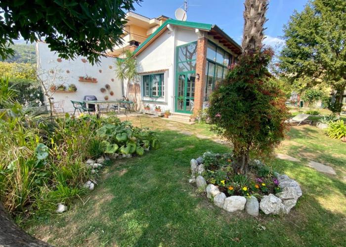 Casa vacanze Gabbianella villa con giardino lungolago Maderno