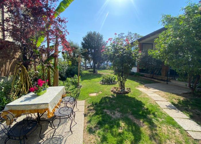 Casa vacanze Gabbianella villa con giardino lungolago Maderno