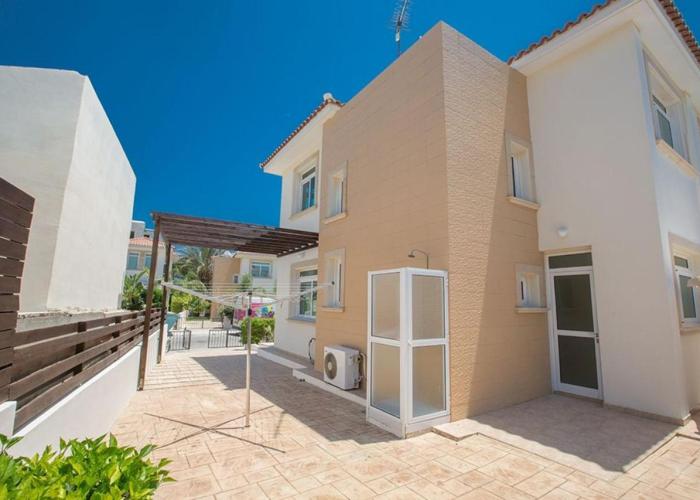 Villa Dafnis Chrysos - Modern 3 Bedroom Protaras Villa with Pool - Close to Fig Tree Bay Beach