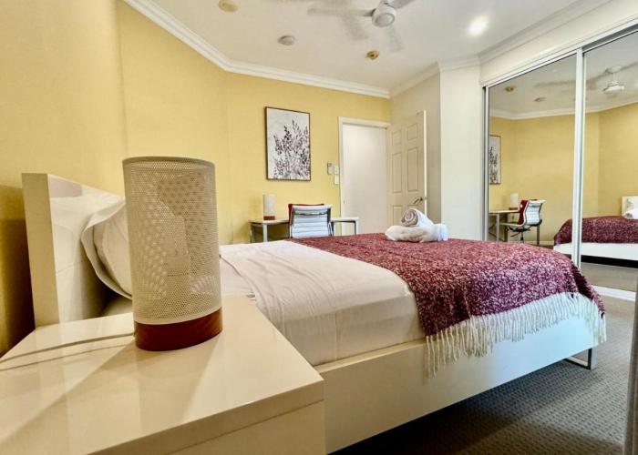 Lighthouse Apartments on The Strand - 2