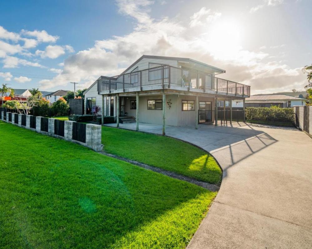 Seabreeze on Cook - Whitianga Holiday Home