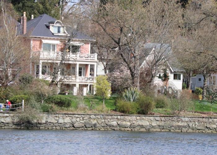 Lipton Place by Elegant Waterfront