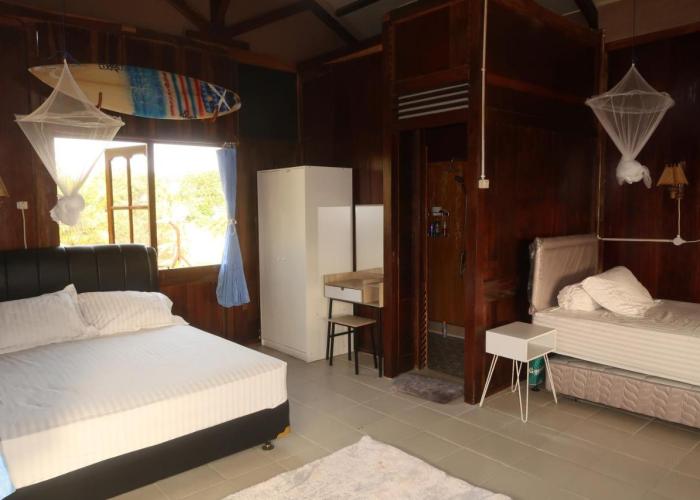 Arya's Surf Camp Cimaja