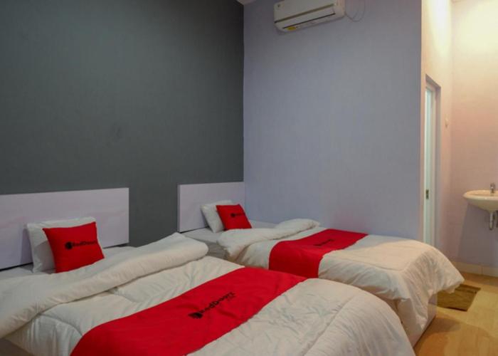 RedDoorz Syariah near Pasar Batang