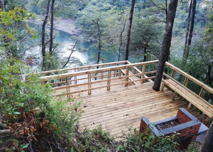 Cabana rustica 2 maravillosa,con troncos nativos, con orilla de Rio Trancura