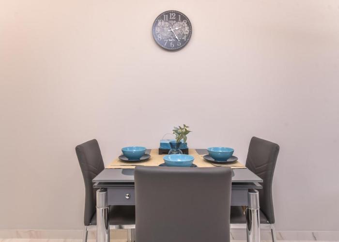 Stylish Residential Flat - with Parking & Balcony by Flat Mаnager