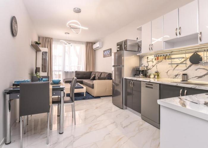 Stylish Residential Flat - with Parking & Balcony by Flat Mаnager