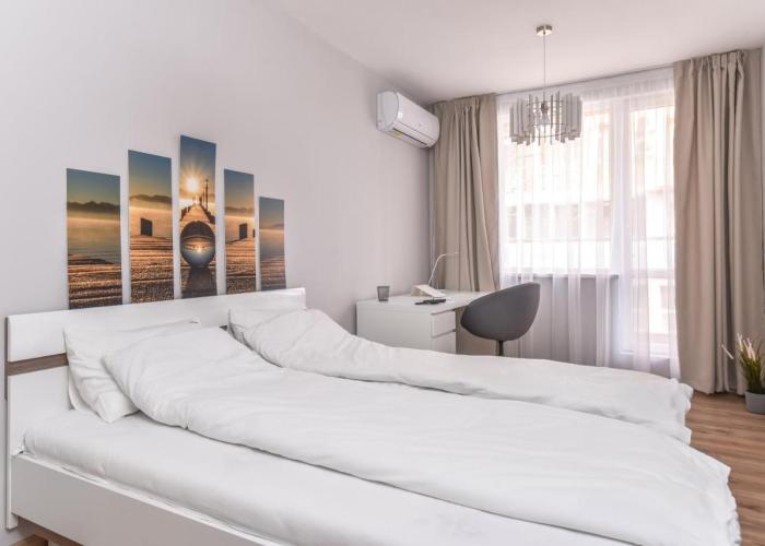 Stylish Residential Flat - with Parking & Balcony by Flat Mаnager