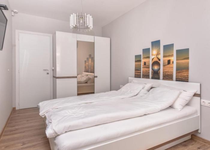 Stylish Residential Flat - with Parking & Balcony by Flat Mаnager