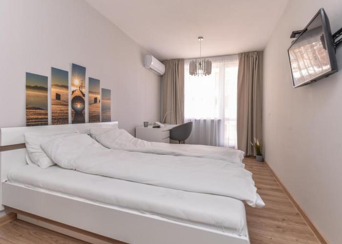Stylish Residential Flat - with Parking & Balcony by Flat Mаnager