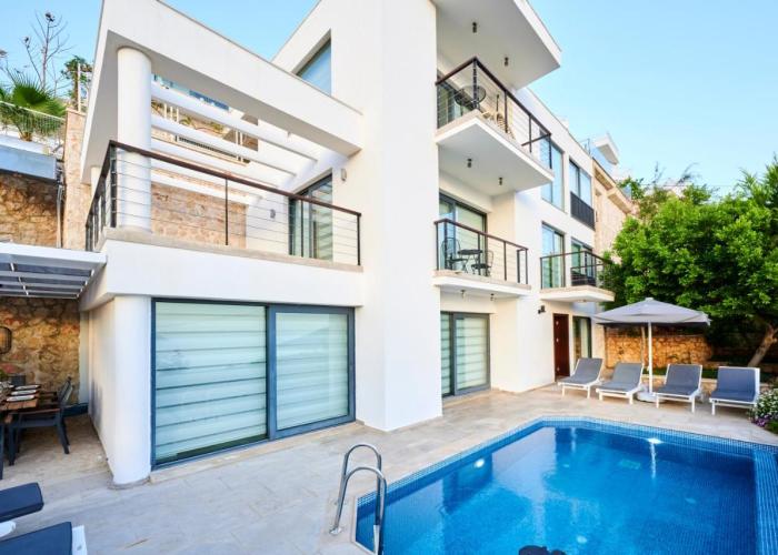 Luxus Villa Skyla mit 5 Schlafzimmern & Meer-Blick