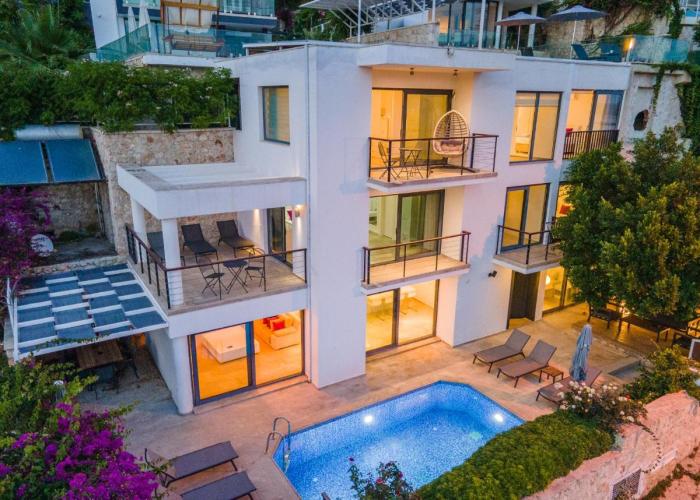 Luxus Villa Skyla mit 5 Schlafzimmern & Meer-Blick