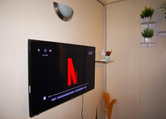 Tom Mboya Estate - Fast WI-FI, Netflix and Parking 1Br Apartment in Kisumu Town