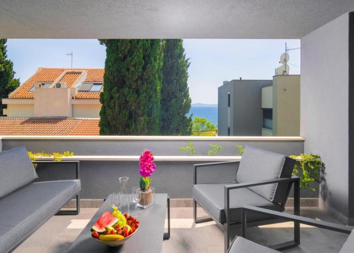 LUX Holiday Apartment on KASUNI Beach in Split