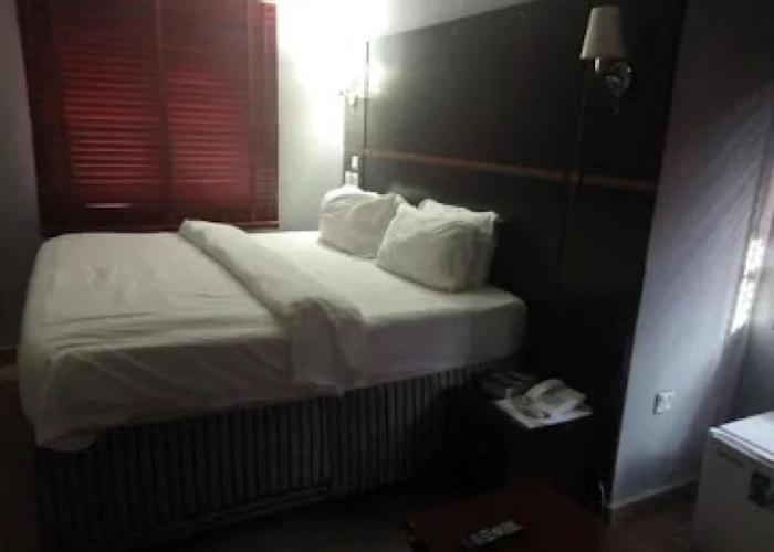 Room in Lodge - All Seasons Hotel-apartment