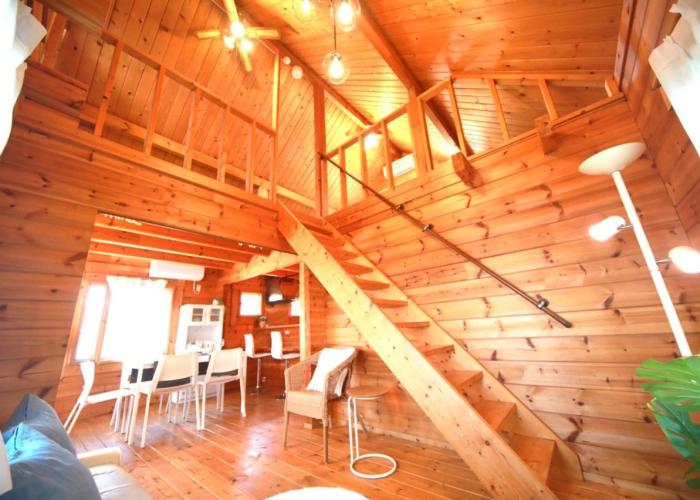 Awaji Seaside Log house in Goshiki