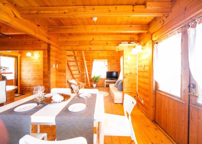 Awaji Seaside Log house in Goshiki