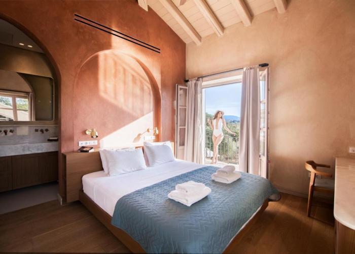 Eclectic and secluded estate, Villa Aegis