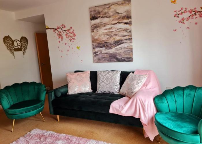 Emerald Blossom-Central Warrington, Luxurious Yet Homely, WiFi, Secure Parking