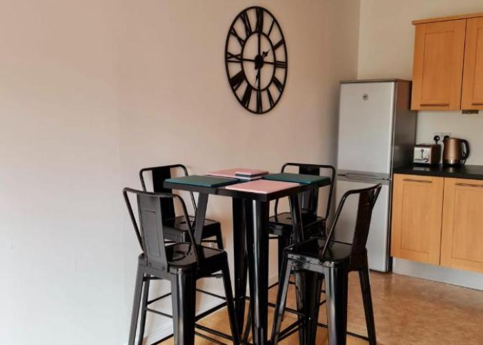 Emerald Blossom-Central Warrington, Luxurious Yet Homely, WiFi, Secure Parking