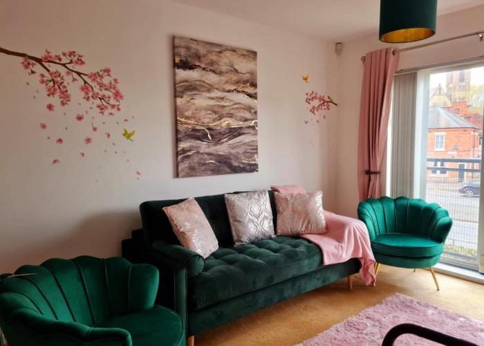 Emerald Blossom-Central Warrington, Luxurious Yet Homely, WiFi, Secure Parking